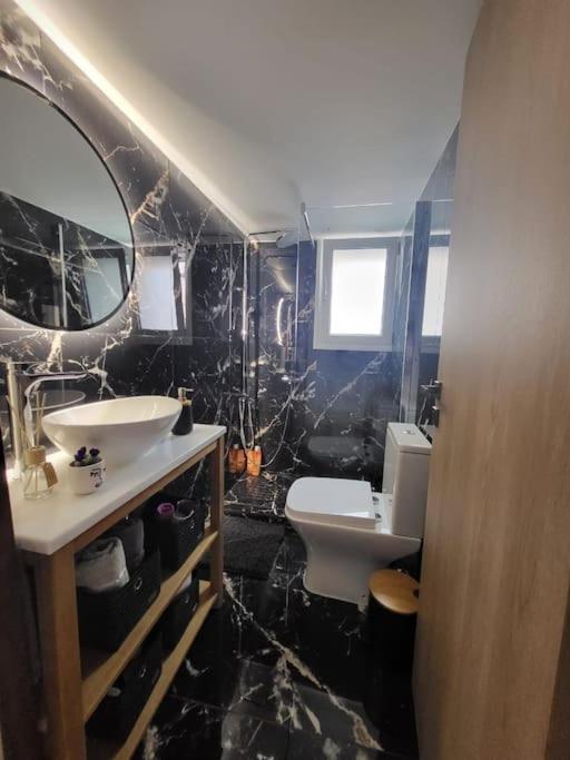 Under The Hill Apartment Атина Екстериор снимка