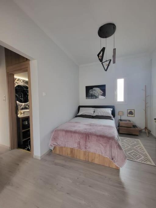 Under The Hill Apartment Атина Екстериор снимка